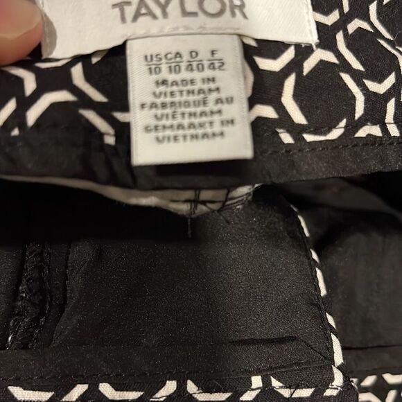 Lord & Taylor Black & White Pattern Pants. Front Zipper. Size 10 - Picture 8 of 9